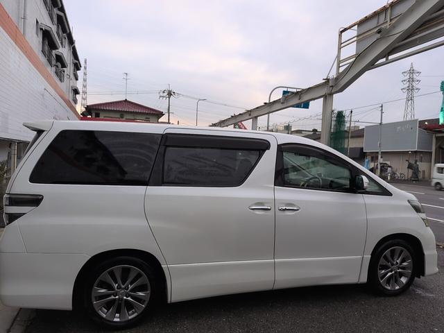 ヴェルファイア ２．４Ｚ　プラチナセレクションＩＩ　両側自動　スマートキー　両側パワースライドドア　電動リアゲート　プッシュスタート　ＥＴＣ　オートエアコン　純正アルミ　フリップダウンモニター　カロッツェリアナビ　フルセグＴＶ　バックカメラ　オットマン　スマートキー（4枚目）