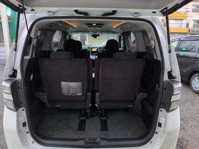 ヴェルファイア ２．４Ｚ　プラチナセレクションＩＩ　両側自動　スマートキー　両側パワースライドドア　電動リアゲート　プッシュスタート　ＥＴＣ　オートエアコン　純正アルミ　フリップダウンモニター　カロッツェリアナビ　フルセグＴＶ　バックカメラ　オットマン　スマートキー（21枚目）