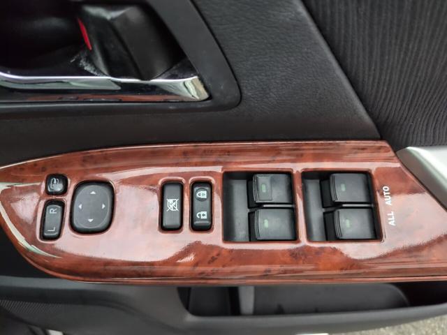 ヴェルファイア ２．４Ｚ　プラチナセレクションＩＩ　両側自動　スマートキー　両側パワースライドドア　電動リアゲート　プッシュスタート　ＥＴＣ　オートエアコン　純正アルミ　フリップダウンモニター　カロッツェリアナビ　フルセグＴＶ　バックカメラ　オットマン　スマートキー（34枚目）