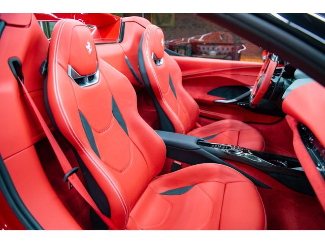 ２９６ＧＴＳ ベースグレード　カーボン製フロントスポイラー・リアデュフューザー・アンダードアカバー・アッパートンネル　レザー仕上ツートンインテリア　ＬＥＤカーボンステアリング　２０ｉｎｃ鍛造ＡＷ　サラウンドビュー（16枚目）