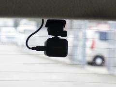 ���μ֤ˤϥꥢ�ˤ�ɥ饤�֥쥳���������������Ƥ���ޤ��������������ʤɤ�Ͽ���뼫ư���Ѥ����֤Ǥ������⤷��λ��Τκݤε�Ͽ�Ϥ������ι�Ԥκݤλפ��ФȤ��ƥɥ饤�֤α�����ڤ��ळ�Ȥ��Ǥ��ޤ��� 5