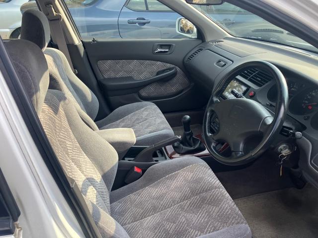 アコード ２．０ＶＴＳ　５速ＭＴ　ワンオーナー　無限マフラー（10枚目）