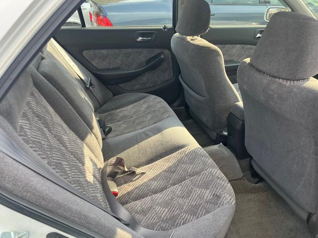 アコード ２．０ＶＴＳ　５速ＭＴ　ワンオーナー　無限マフラー（11枚目）