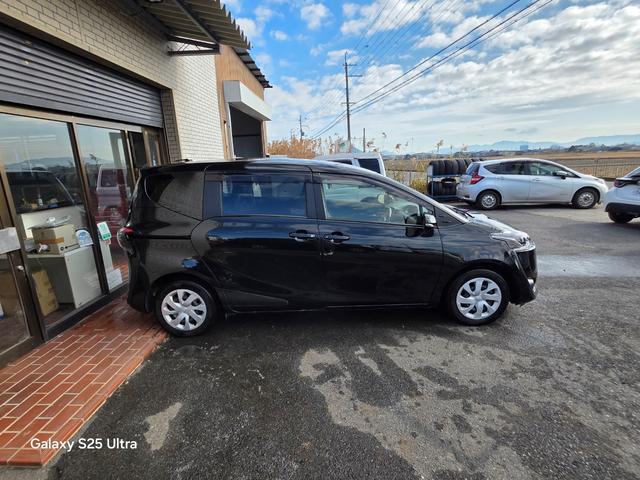 シエンタ Ｇ　クエロ　両側パワースライドドア　ＡＡＣ　７人乗り　トヨタセフィーティーセンス　スマートキー×２（4枚目）