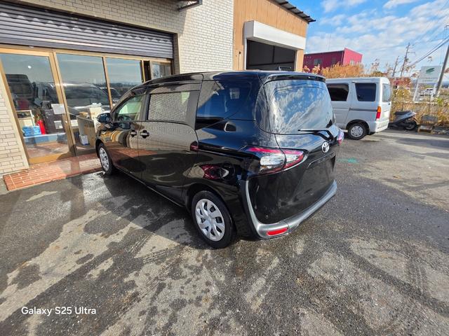 シエンタ Ｇ　クエロ　両側パワースライドドア　ＡＡＣ　７人乗り　トヨタセフィーティーセンス　スマートキー×２（9枚目）