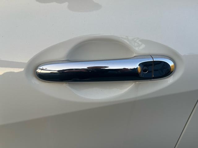 ノート ｅ－パワー　メダリスト　衝突軽減装置　盗難防止システム　衝突安全ボディ　ＬＥＤ　オートライト　オートマ　キーレス　スマートキー　アイドリングストップ　デジタルインナーミラー　ＥＴＣ（63枚目）