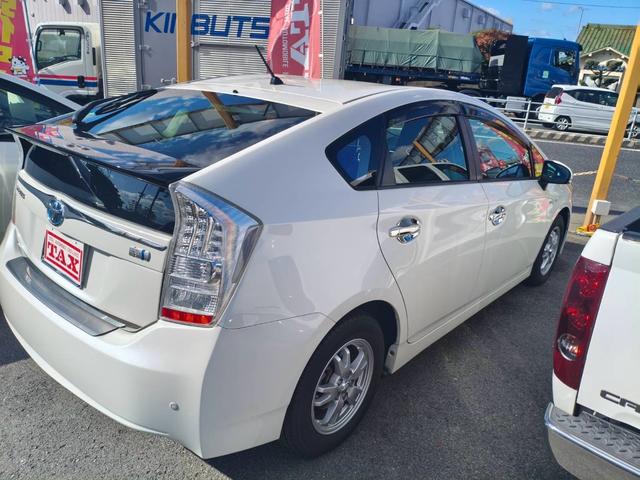 プリウス Ｓ　お客様直接買取車両　ディスプレイオーディオ　Ｂｌｕｅｔｏｏｔｈ　ＥＴＣ　電格ミラー　バックカメラ　ラゲッジカバー　１８００ｃｃ　エアバッグＡＢＳ　スマートキー×２　プッシュスタート（4枚目）