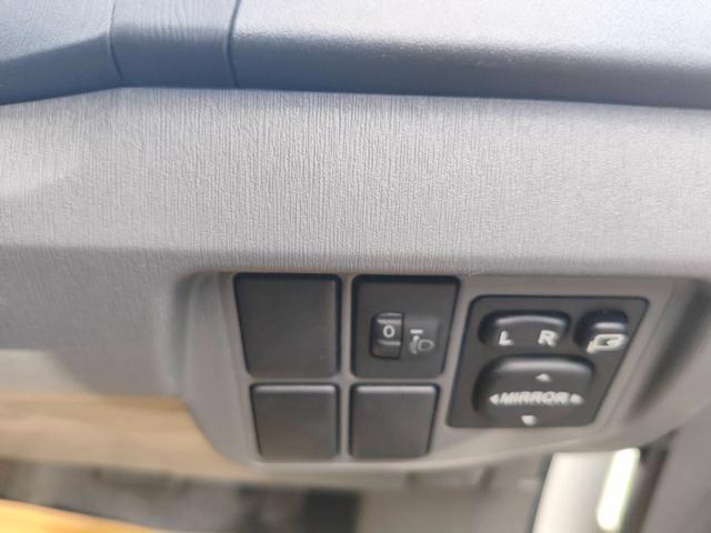 プリウス Ｓ　お客様直接買取車両　ディスプレイオーディオ　Ｂｌｕｅｔｏｏｔｈ　ＥＴＣ　電格ミラー　バックカメラ　ラゲッジカバー　１８００ｃｃ　エアバッグＡＢＳ　スマートキー×２　プッシュスタート（24枚目）