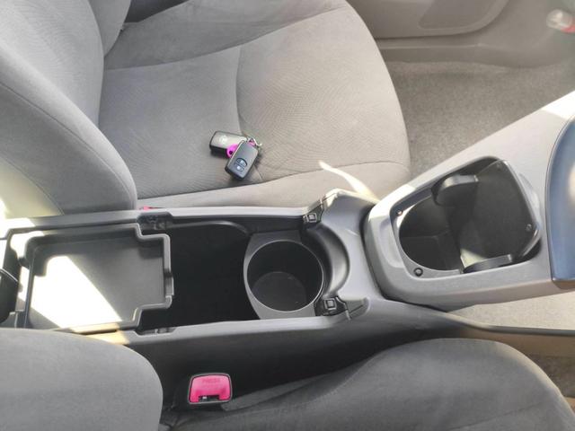 プリウス Ｓ　お客様直接買取車両　ディスプレイオーディオ　Ｂｌｕｅｔｏｏｔｈ　ＥＴＣ　電格ミラー　バックカメラ　ラゲッジカバー　１８００ｃｃ　エアバッグＡＢＳ　スマートキー×２　プッシュスタート（27枚目）