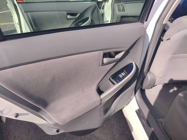 プリウス Ｓ　お客様直接買取車両　ディスプレイオーディオ　Ｂｌｕｅｔｏｏｔｈ　ＥＴＣ　電格ミラー　バックカメラ　ラゲッジカバー　１８００ｃｃ　エアバッグＡＢＳ　スマートキー×２　プッシュスタート（42枚目）