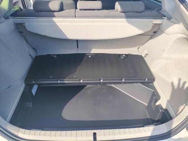 プリウス Ｓ　お客様直接買取車両　ディスプレイオーディオ　Ｂｌｕｅｔｏｏｔｈ　ＥＴＣ　電格ミラー　バックカメラ　ラゲッジカバー　１８００ｃｃ　エアバッグＡＢＳ　スマートキー×２　プッシュスタート（50枚目）