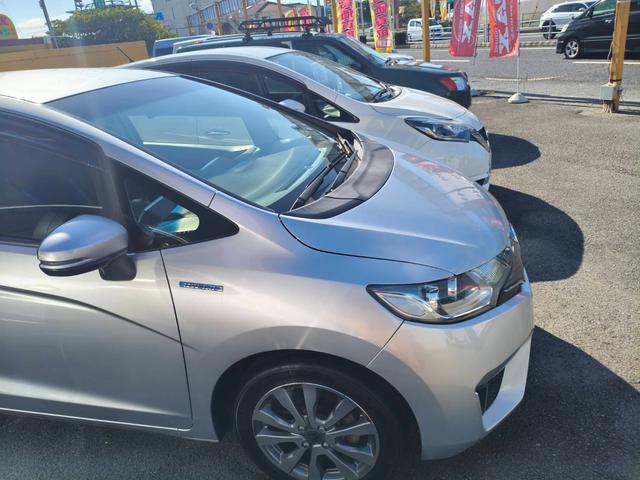 フィットハイブリッド Ｌパッケージ　お客様直接買取車両　純正ナビＴＶ　Ｂｌｕｅｔｏｏｔｈ　ＣＤ　ＤＶＤ　電格ミラー　スマートキー×２　プッシュスタート　ＥＴＣ　バックカメラ　オートライト　１５００ｃｃ（4枚目）