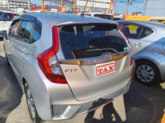 フィットハイブリッド Ｌパッケージ　お客様直接買取車両　純正ナビＴＶ　Ｂｌｕｅｔｏｏｔｈ　ＣＤ　ＤＶＤ　電格ミラー　スマートキー×２　プッシュスタート　ＥＴＣ　バックカメラ　オートライト　１５００ｃｃ（7枚目）