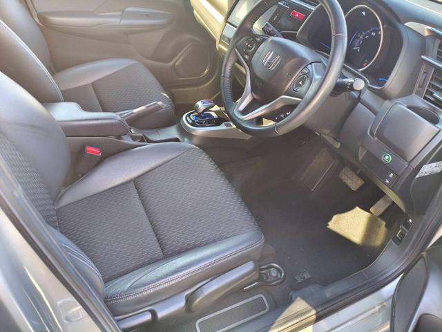 フィットハイブリッド Ｌパッケージ　お客様直接買取車両　純正ナビＴＶ　Ｂｌｕｅｔｏｏｔｈ　ＣＤ　ＤＶＤ　電格ミラー　スマートキー×２　プッシュスタート　ＥＴＣ　バックカメラ　オートライト　１５００ｃｃ（14枚目）