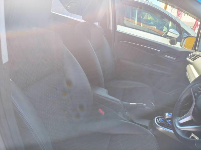 フィットハイブリッド Ｌパッケージ　お客様直接買取車両　純正ナビＴＶ　Ｂｌｕｅｔｏｏｔｈ　ＣＤ　ＤＶＤ　電格ミラー　スマートキー×２　プッシュスタート　ＥＴＣ　バックカメラ　オートライト　１５００ｃｃ（15枚目）