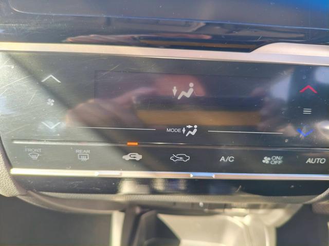 フィットハイブリッド Ｌパッケージ　お客様直接買取車両　純正ナビＴＶ　Ｂｌｕｅｔｏｏｔｈ　ＣＤ　ＤＶＤ　電格ミラー　スマートキー×２　プッシュスタート　ＥＴＣ　バックカメラ　オートライト　１５００ｃｃ（23枚目）