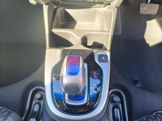 フィットハイブリッド Ｌパッケージ　お客様直接買取車両　純正ナビＴＶ　Ｂｌｕｅｔｏｏｔｈ　ＣＤ　ＤＶＤ　電格ミラー　スマートキー×２　プッシュスタート　ＥＴＣ　バックカメラ　オートライト　１５００ｃｃ（25枚目）