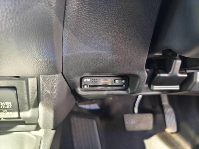 フィットハイブリッド Ｌパッケージ　お客様直接買取車両　純正ナビＴＶ　Ｂｌｕｅｔｏｏｔｈ　ＣＤ　ＤＶＤ　電格ミラー　スマートキー×２　プッシュスタート　ＥＴＣ　バックカメラ　オートライト　１５００ｃｃ（27枚目）