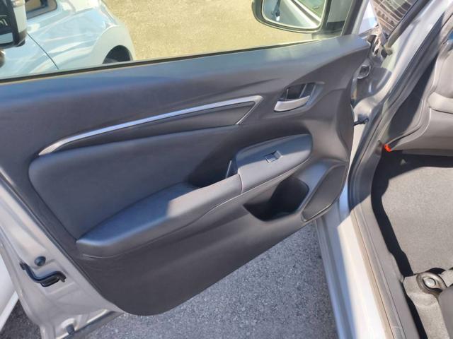 フィットハイブリッド Ｌパッケージ　お客様直接買取車両　純正ナビＴＶ　Ｂｌｕｅｔｏｏｔｈ　ＣＤ　ＤＶＤ　電格ミラー　スマートキー×２　プッシュスタート　ＥＴＣ　バックカメラ　オートライト　１５００ｃｃ（28枚目）