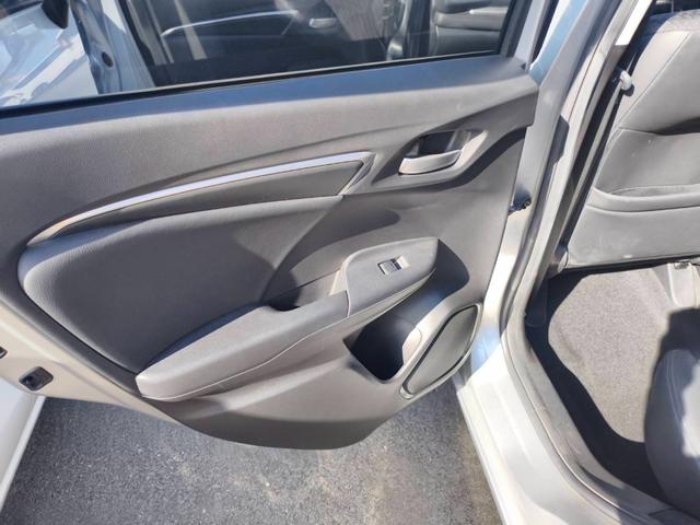 フィットハイブリッド Ｌパッケージ　お客様直接買取車両　純正ナビＴＶ　Ｂｌｕｅｔｏｏｔｈ　ＣＤ　ＤＶＤ　電格ミラー　スマートキー×２　プッシュスタート　ＥＴＣ　バックカメラ　オートライト　１５００ｃｃ（34枚目）