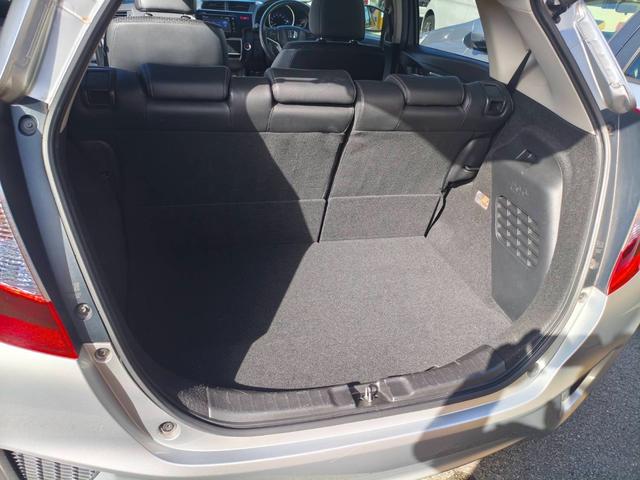 フィットハイブリッド Ｌパッケージ　お客様直接買取車両　純正ナビＴＶ　Ｂｌｕｅｔｏｏｔｈ　ＣＤ　ＤＶＤ　電格ミラー　スマートキー×２　プッシュスタート　ＥＴＣ　バックカメラ　オートライト　１５００ｃｃ（43枚目）