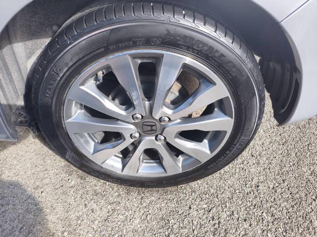 フィットハイブリッド Ｌパッケージ　お客様直接買取車両　純正ナビＴＶ　Ｂｌｕｅｔｏｏｔｈ　ＣＤ　ＤＶＤ　電格ミラー　スマートキー×２　プッシュスタート　ＥＴＣ　バックカメラ　オートライト　１５００ｃｃ（56枚目）