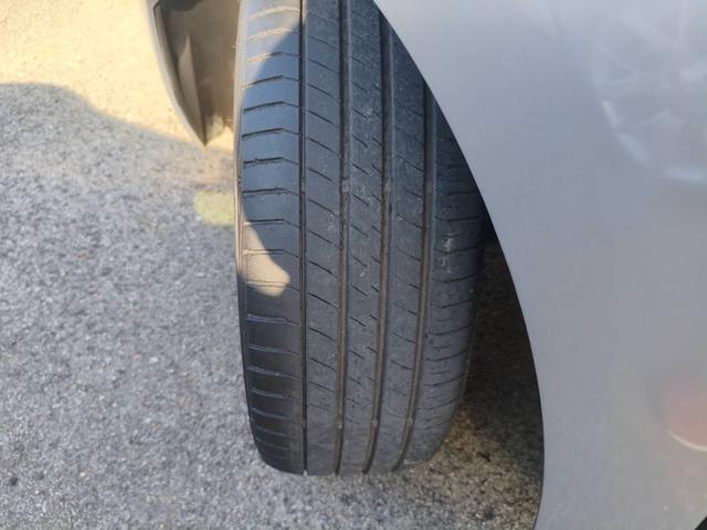 フィットハイブリッド Ｌパッケージ　お客様直接買取車両　純正ナビＴＶ　Ｂｌｕｅｔｏｏｔｈ　ＣＤ　ＤＶＤ　電格ミラー　スマートキー×２　プッシュスタート　ＥＴＣ　バックカメラ　オートライト　１５００ｃｃ（60枚目）