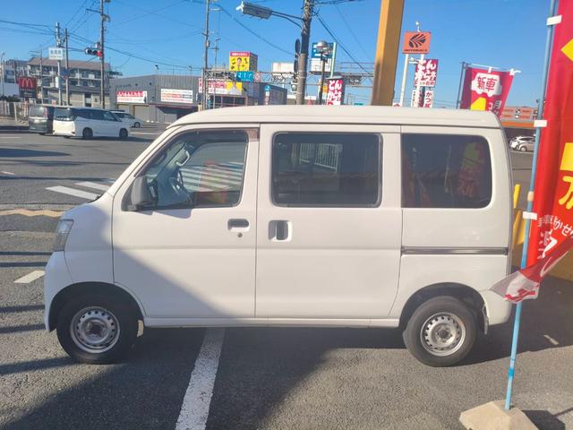 ハイゼットカーゴ ＤＸ　デラックス　６６０ｃｃ　ＥＴＣ　ナビ　ＤＶＤ　ＣＤ　バックカメラ　エアコンパワステアリング　パワーウインドー　　集中ドアロック　キーレス付き　車検Ｒ９・９月（9枚目）