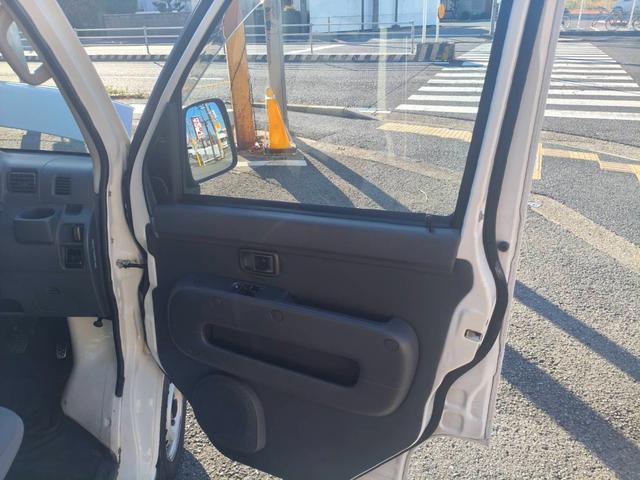 ハイゼットカーゴ ＤＸ　デラックス　６６０ｃｃ　ＥＴＣ　ナビ　ＤＶＤ　ＣＤ　バックカメラ　エアコンパワステアリング　パワーウインドー　　集中ドアロック　キーレス付き　車検Ｒ９・９月（23枚目）