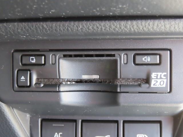 プリウス Ｚ　リアカメラ　パノラマサンルーフ　プリクラッシュ　ＬＥＤランプ　オートクルーズ　アルミホイール　ＡＣ　運転席エアバッグ　横滑り防止装置　ＥＴＣ付　盗難防止システム　パワーウインドウ　ＴＶ　キーレス（4枚目）