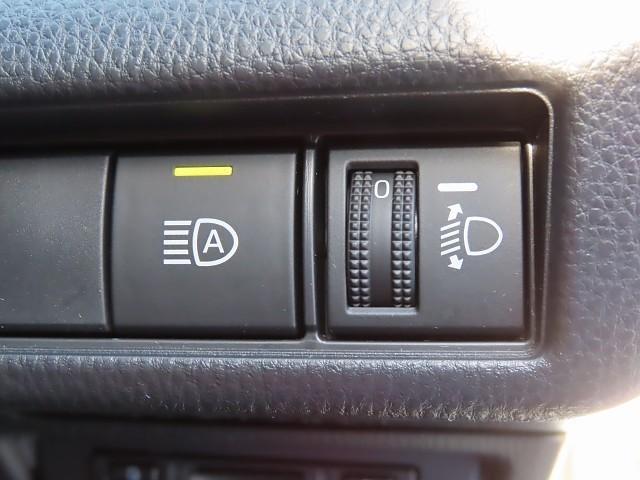 プリウス Ｚ　リアカメラ　パノラマサンルーフ　プリクラッシュ　ＬＥＤランプ　オートクルーズ　アルミホイール　ＡＣ　運転席エアバッグ　横滑り防止装置　ＥＴＣ付　盗難防止システム　パワーウインドウ　ＴＶ　キーレス（11枚目）