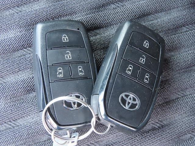 ノア ハイブリッドＳ－Ｚ　横滑り防止機能　エアバッグ　オートクルーズコントロール　両側自動ドア　ダブルエアコン　スマートエントリー　ＬＥＤランプ　３列シート　ＡＢＳ　アルミホイール　キーレス　パワステ　エアコン　記録簿（18枚目）