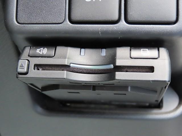 アクア Ｓ　スマートキープッシュスタート　キーレスエントリ　イモビ　オートクルーズ　ナビ＆ＴＶ　オートエアコン　デュアルエアバック　ＥＳＣ　Ｂカメラ　パワーウィンドウ　ＥＴＣ　ＳＲＳ　ワンセグＴＶ　ＡＢＳ（3枚目）