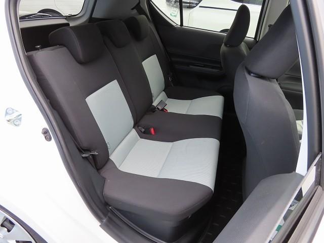 アクア Ｓ　スマートキープッシュスタート　キーレスエントリ　イモビ　オートクルーズ　ナビ＆ＴＶ　オートエアコン　デュアルエアバック　ＥＳＣ　Ｂカメラ　パワーウィンドウ　ＥＴＣ　ＳＲＳ　ワンセグＴＶ　ＡＢＳ（14枚目）