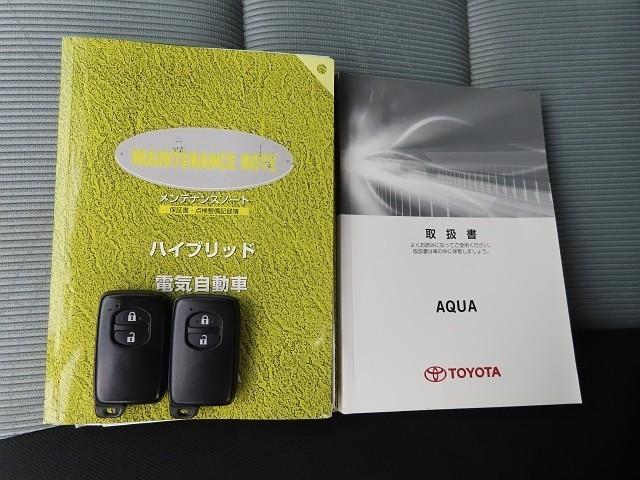 アクア Ｓ　スマートキープッシュスタート　キーレスエントリ　イモビ　オートクルーズ　ナビ＆ＴＶ　オートエアコン　デュアルエアバック　ＥＳＣ　Ｂカメラ　パワーウィンドウ　ＥＴＣ　ＳＲＳ　ワンセグＴＶ　ＡＢＳ（16枚目）