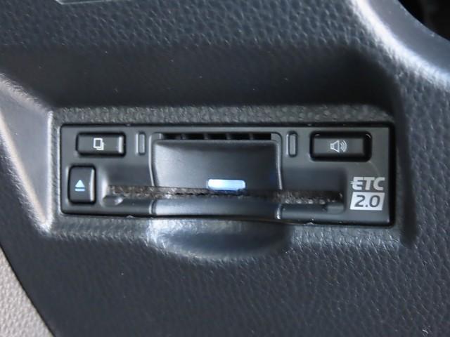 ヴォクシー Ｓ－Ｚ　スマートキープッシュスタート　両側電動パワースライドドア　パワーウインドウ　ＥＴＣ車載器　デュアルエアコン　アルミホイール　盗難防止装置　記録簿　横滑り防止機能　キーフリー　ナビＴＶ　メモリナビ（2枚目）