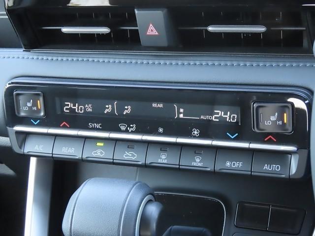ヴォクシー Ｓ－Ｚ　スマートキープッシュスタート　両側電動パワースライドドア　パワーウインドウ　ＥＴＣ車載器　デュアルエアコン　アルミホイール　盗難防止装置　記録簿　横滑り防止機能　キーフリー　ナビＴＶ　メモリナビ（12枚目）