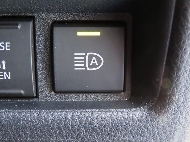 シエンタ ハイブリッドＺ　ＴＳＳ　エアバック　キーレスエントリー　イモビライザー　ＴＶ　整備記録簿　バックモニター　ＬＥＤヘッドライト　ＥＴＣ車載器　横滑り防止　スマートキー　オートエアコン　サイドエアバッグ　ＷＳＲＳ　ＡＢＳ（11枚目）