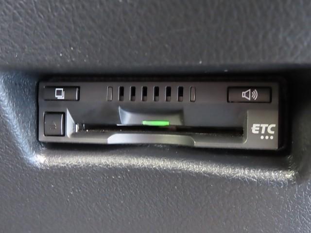 シエンタ Ｇ　クエロ　軽減ブレーキ　両側自動ドア　後カメラ　デュアルエアバック　パワーウィンドウ　フルオートエアコン　ＬＥＤヘッド　ナビ＆ＴＶ　スマキー　ＶＳＣ　キーレス　エアバッグ　メモリ－ナビ　イモビ　ＡＢＳ　ＥＴＣ（4枚目）