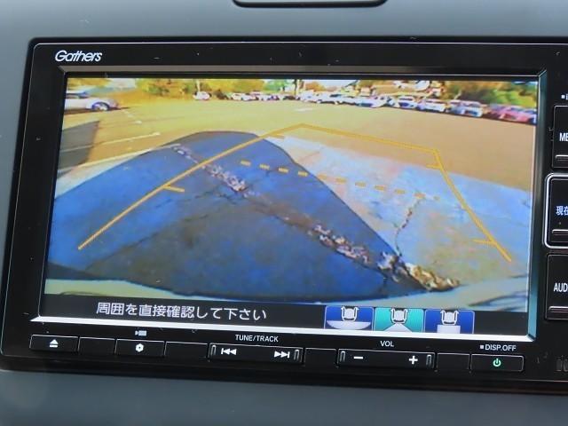 フリードハイブリッド ハイブリッド・Gホンダセンシング 軽減ブレーキ キーフリーシステム 記録簿 メモリーナビ 後カメラ Aクルーズ 地デジフルセグTV LEDヘッドランプ 横滑防止 パワーウインドウ ETC付 両席エアバック エアバッグ ナビTV ABS(4枚目)