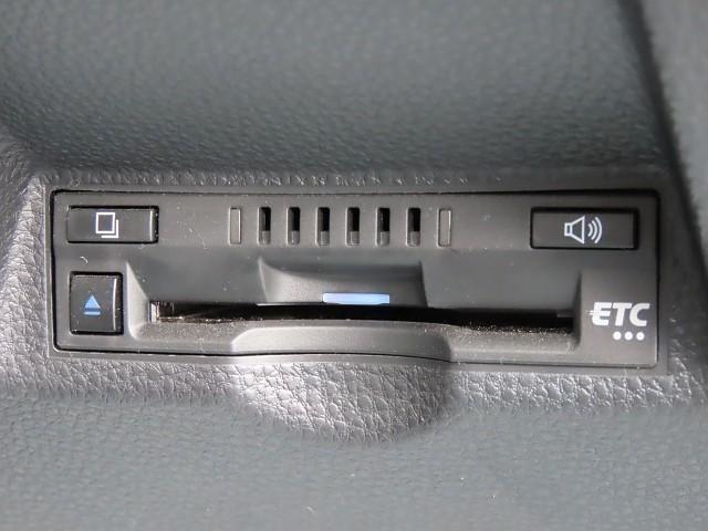 ヤリスクロス ハイブリッドＺ　インテリジェントキー　アルミホイル　ＬＥＤライト　リアカメラ　ナビ　クルーズコントロール　整備記録簿　横滑り防止システム　メモリーナビゲーション　電動シ－ト　パワステ　オートエアコン　キーフリー（5枚目）