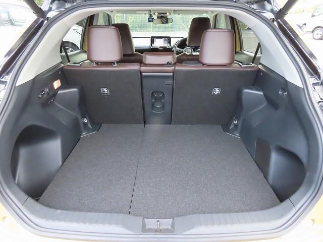 ヤリスクロス ハイブリッドＺ　インテリジェントキー　アルミホイル　ＬＥＤライト　リアカメラ　ナビ　クルーズコントロール　整備記録簿　横滑り防止システム　メモリーナビゲーション　電動シ－ト　パワステ　オートエアコン　キーフリー（19枚目）