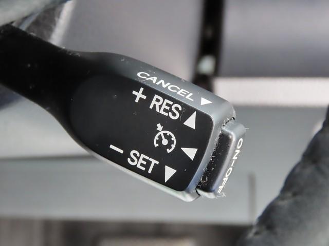 �u�N���[�Y�R���g���[���v�t���ł��I�������H�ȂǂŃA�N�Z���𓥂܂��ɁA��葬�x�̑��s���\�ɂ��A�h���C�o�[�̕��S���y�����܂��I