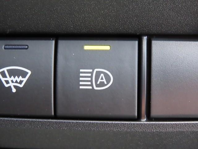 ヴォクシー Ｓ－Ｚ　ＡＡＣ　バックビューモニター　サイドエアバック　横滑り防止　パワーウィンドウ　Ｗエアコン　ナビ＆ＴＶ　アルミホイール　メモリナビ　ＥＴＣ車載器　ＬＥＤライト　キーレス　盗難防止システム　記録簿　ＡＢＳ（12枚目）