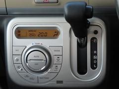 オートエアコンなのでスイッチひとつで車内を設定温度に調節してくれます☆ 7
