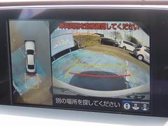 「パノラミックビューモニター」でクルマを真上から見るように周囲を確認でき、駐車の際に大活躍☆ 4
