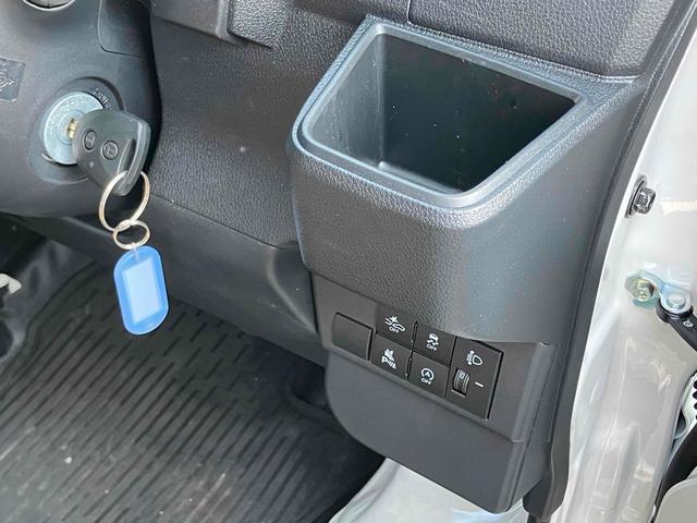 今や欠かせないアイテムとなったキーレス。もちろん付いています。直接キーを差し込まなくてもドアの施錠・開錠が出来ます。ドア回りのキズ防止にもなりますね