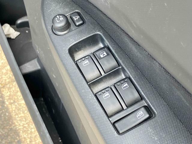 ムーヴ 　ナビ　衝突被害軽減システム　オートライト　スマートキー　アイドリングストップ　電動格納ミラー　ベンチシート　ＣＶＴ　ＥＳＣ　ＣＤ　ＵＳＢ　アルミホイール　エアコン　パワーステアリング　雹害修理済み車両（11枚目）