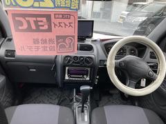 車を運転する際には運転席の存在は欠かせません。なのでしっかりとチェックしたいポイントですね。 2