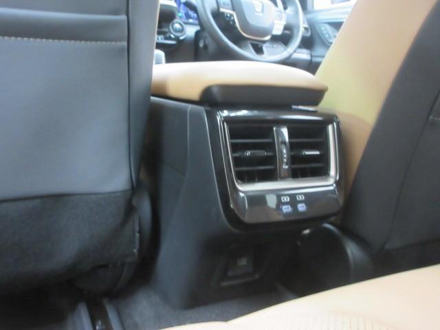 クラウンスポーツ Z 革シート サンルーフ 4WD フルセグ メモリーナビ バックカメラ 衝突被害軽減システム ETC ドラレコ LEDヘッドランプ(20枚目)